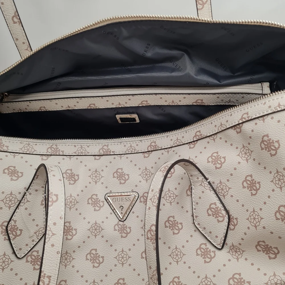 Guess Logo Duffle Bag - Picture 3 of 9